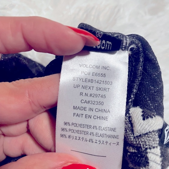 - Volcom mini skirt large - Picture 6 of 7